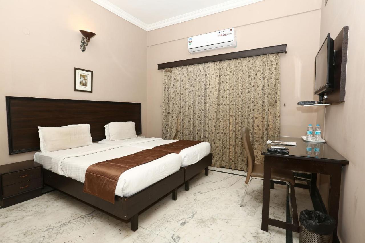 The Down Town Hotel Haydarabad Dış mekan fotoğraf