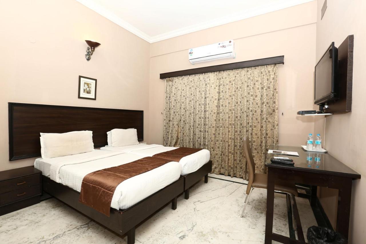 The Down Town Hotel Haydarabad Dış mekan fotoğraf